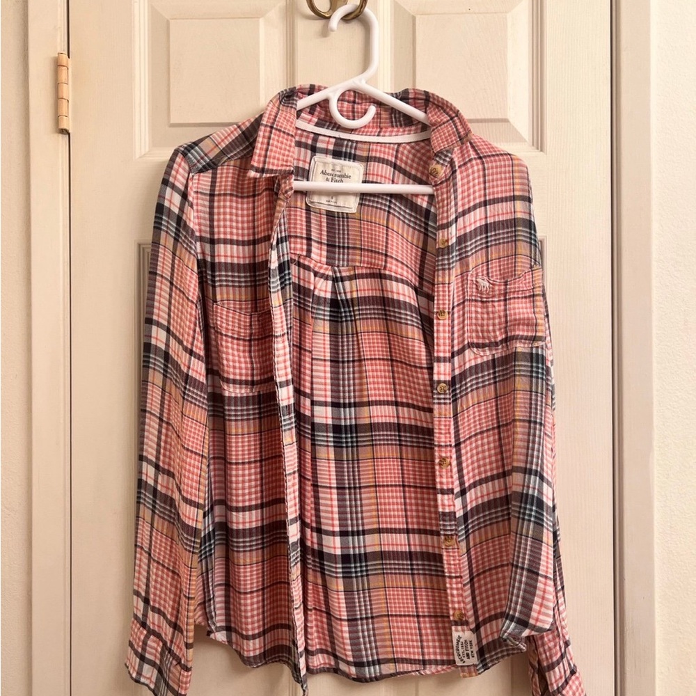 Abercrombie pink plaid button up long sleeve shirt